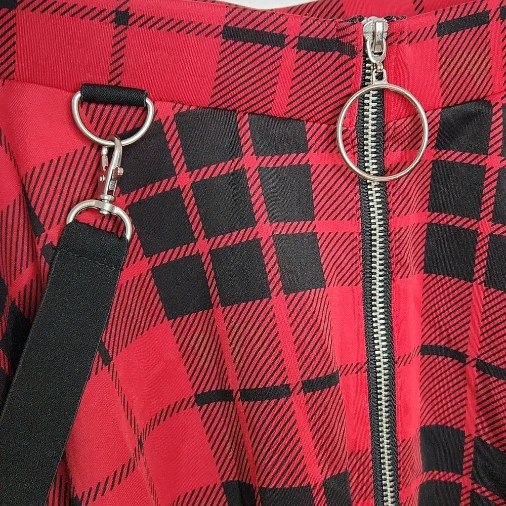 Black & Red Plaid O-Ring Gothcore Skater Skirt - Picture 4 of 7